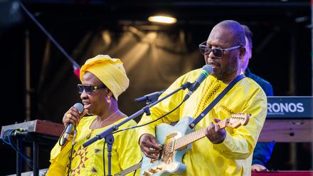 Amadou und Mariam treten bei einem Konzertabend der Special Olympics World Games Berlin 2023 im Rahmen des Kultursommerfestivals 2023 am Brandenburger Tor auf.
