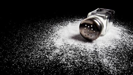 Salzkonsum ist eine Frage der Dosis: sowohl zu wenig als auch zu viel ist nicht gut für die Gesundheit.