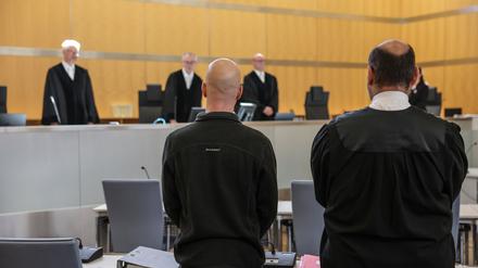 Ein deutscher Berufssoldat muss sich als mutmaßlicher Spion Russlands vor dem Düsseldorfer Oberlandesgericht verantworten. 