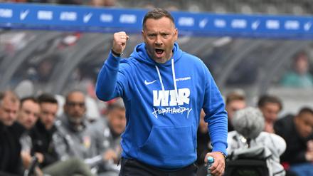 Pal Dardai bleibt auch nach dem Abstieg Trainer von Hertha BSC und ist offensichtlich angriffslustig.