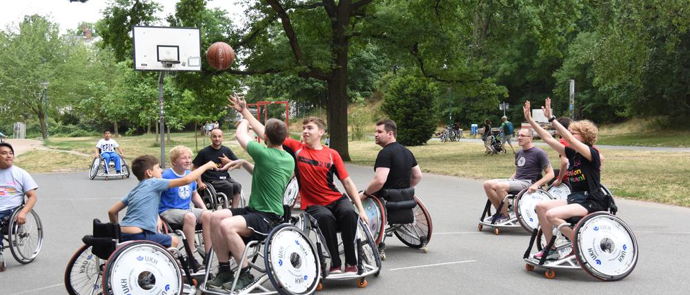 Rollstuhlbasketball bei der Sport-Woche für Alle. 