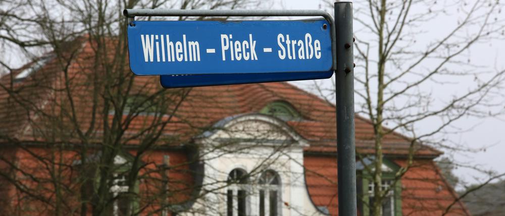 In der Gemeinde Stahnsdorf im Ortsteil Sputendorf gibt es wie in anderen Städten Brandenburgs noch eine Wilhelm-Pieck-Straße.