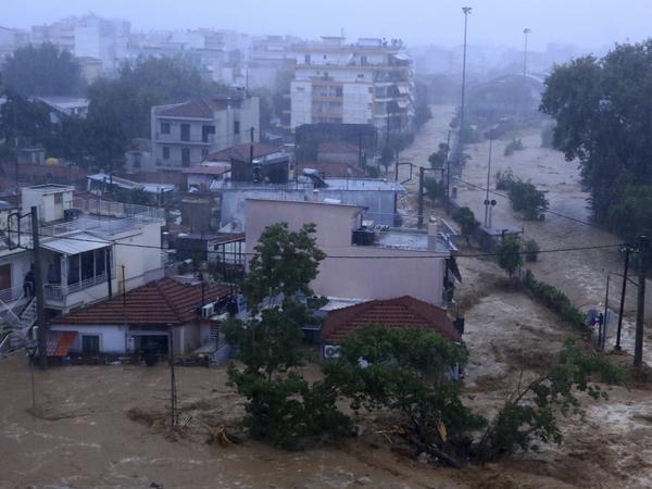 Grecia, Volos: varias casas se vieron afectadas por las inundaciones. 