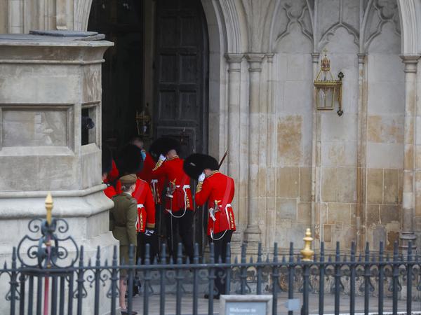 Soldiers enter Westminster Abbey