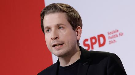 Der SPD-Generalsekretär Kevin Kühnert positioniert sich zur aktuellen Mindestlohndebatte.
