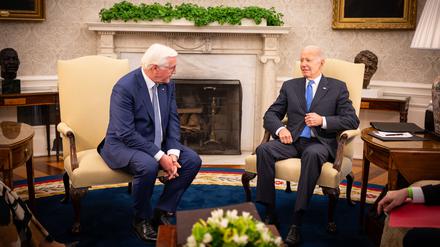 Bundespräsident Frank-Walter Steinmeier wurde von US-Präsident Joe Biden im Oval Office empfangen.
