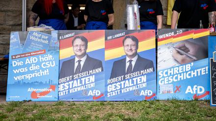 Plakate zur Stichwahl zum neuen Landrat des Landkreises Sonneberg.