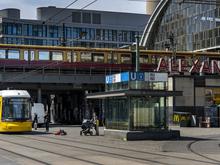 Feuer am Berliner Alexanderplatz: S-Bahnverkehr für zwei Stunden lahmgelegt – weiterhin Störungen