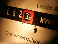 25 April 2022: Electricity meter in an electricity box in a private house, Rising energy prices *** Stromzähler in einem Strom Kasten in einem Privathaus, Steigende Energie Preise Bildcredit: IMAGO / Bihlmayerfotografie