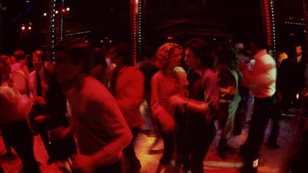 Tänzerinnen und Tänzer bewegen sich 1978 im New Yorker Studio 54 zu einem Disco-Beat.