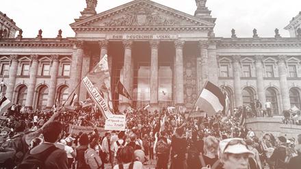 Sechs Polizisten verhinderten am 29. August 2020, dass Demonstranten mit Reichskriegsflaggen in das Innere des Bundestags vordringen konnten.