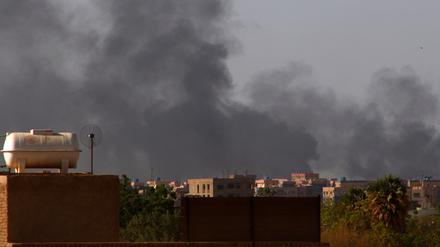 Rauchwolke über der sudanesischen Hauptstadt Khartum