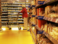 Augen auf im Supermarkt - besonders wenn Waren mit "verbesserter Rezeptur" angepriesen werden.