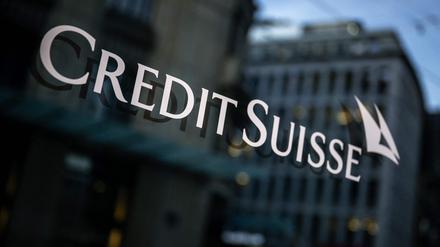 Die Credit-Suisse-Aktien brachen am Mittwoch in der Spitze um mehr als 30 Prozent ein.