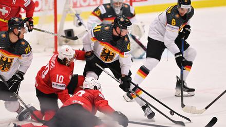 Schweiz gegen Deutschland beim Viertelfinale der Eishockey-WM.
