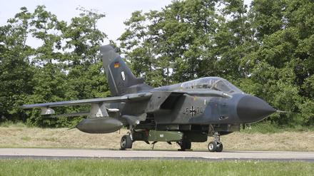Ein Tornado der Luftwaffe, bewaffnet mit Taurus-Marschaflugkörpern.