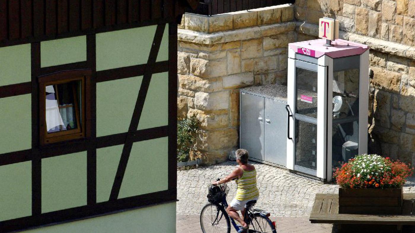 Nicht rentabel Telekom baut jede zehnte Telefonzelle ab