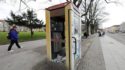2023 hat die Telekom alle verbliebenen Telefonzellen abgeschaltet. Am Platz der Einheit steht das letzte Häuschen in Potsdam.