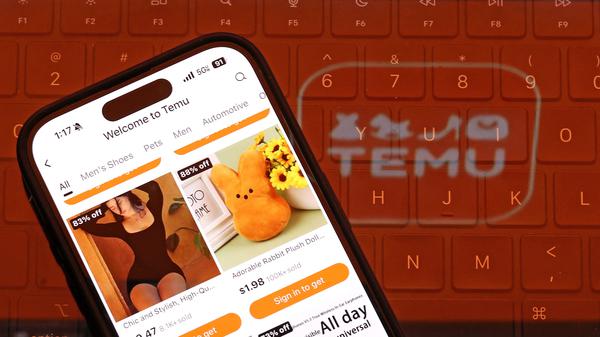 Ein Laptop mit Temu-Logo und ein Blick in die App auf dem Smartphone – die chinesische Shopping-App ist ziemlich erfolgreich.