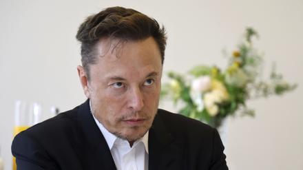 Elon Musk wird von der deutschen Innenministerin „verantwortungsloses“ Verhalten vorgeworfen. 
