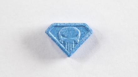 Die MDMA-Droge „Blue Punisher“ auf einer Aufnahme vom 13. August 2022.