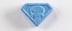 Die MDMA-Droge „Blue Punisher“ auf einer Aufnahme vom 13. August 2022.