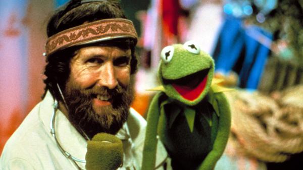 Jim Henson im Jahr 1980 mit seiner berühmtesten Erfindung,  Kermit der Frosch.
