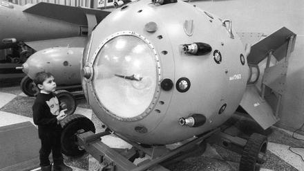 Die erste und einzige sowjetische Atombombe RDS-1 wurde am 29. August 1949 auf dem Testgelände Semipalatinsk im heutigen Kasachstan gezündet.