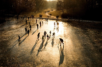 4. März 2018: Eishockey auf dem Teich im Rudolph-Wilde-Park am Rathaus Schöneberg.