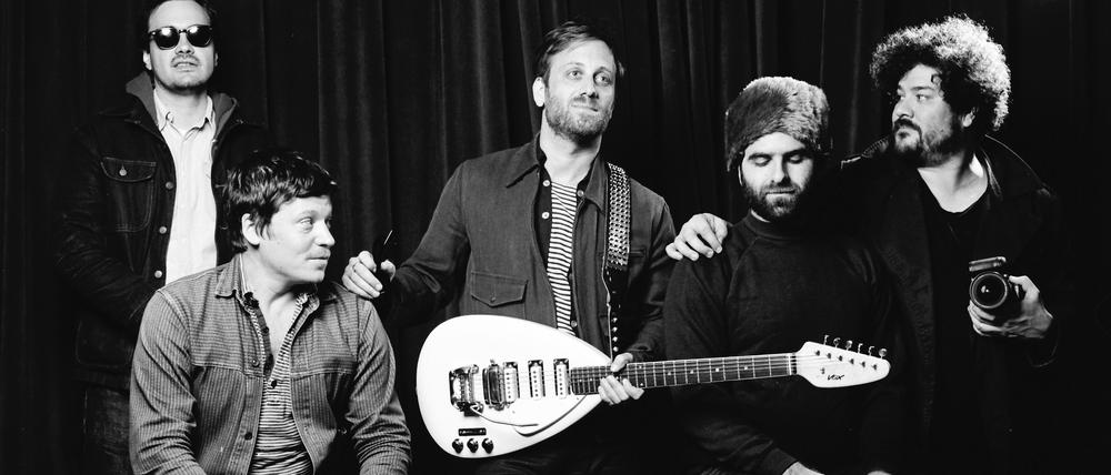 The Arcs sind eine Supergroup des Neosoul. Gegründet hat sie der Black-Keys-Gitarrist Dan Auerbach (Mitte). Rechts: Richard Swift.