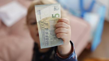 Ein Kind mit einem Fünf-Euro-Schein: Ein gutes Zeichen