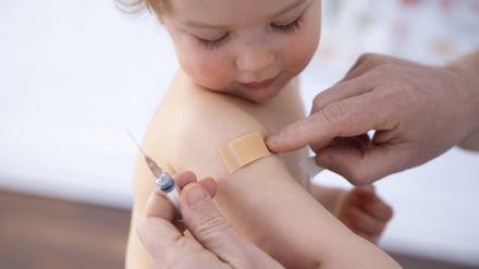 Die Impfung gegen Diphtherie sollte schon im Kleinkindalter erfolgen.