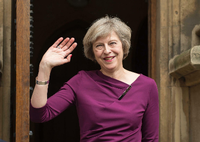 Theresa May, Premierministerin von Großbritannien, verlässt am Mittwoch den Regierungssitz in der Downing street, um zur wöchentlichen Fragestunde an die Premierministerin ins britische Parlament zu gehen.
