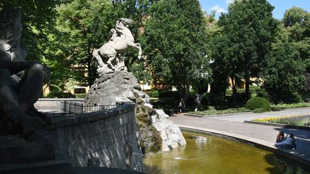 Emil Cauer der Jüngere entwarf den Brunnen 1911.