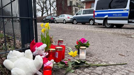 Neun Monate nach dem gewaltsamen Tod eines fünfjährigen Mädchens hat das Berliner Landgericht den Angeklagten wegen Totschlags zu einer Jugendstrafe von acht Jahren und neun Monaten verurteilt.