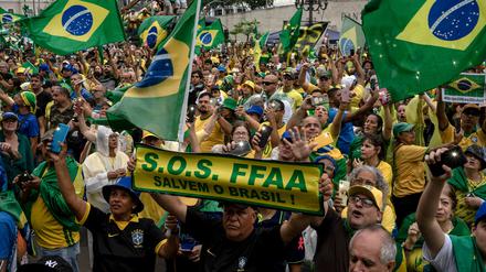 Bolsonaros Anhänger fordern einen Militärputsch.