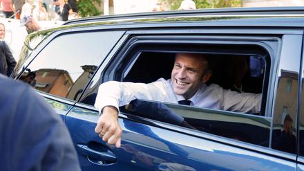 Frankreichs Präsident Emmanuel Macron in seinem Wagen. (Symbolbild)