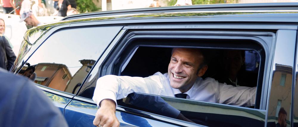 Frankreichs Präsident Emmanuel Macron in seinem Wagen. (Symbolbild)