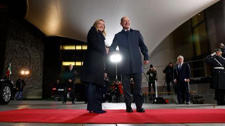 Olaf Scholz welcomes Italian Prime Minister Giorgia Meloni in Berlin on November 22, 2023.