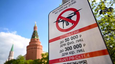 Über ganz Moskau wurde am 3. Mai eine Flugverbotszone für unautorisierte Drohnen verhängt, nachdem Russland zwei davon direkt über dem Kreml abschießen ließ.