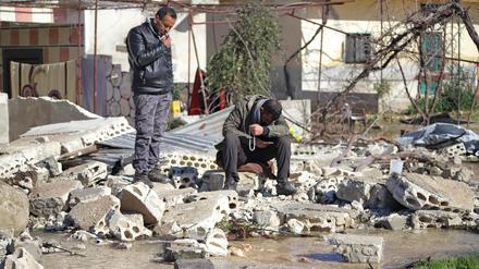 Nahe der Grenze zur Türkei in Idlib kam es zu massiven Zerstörungen durch das Erdbeben. 