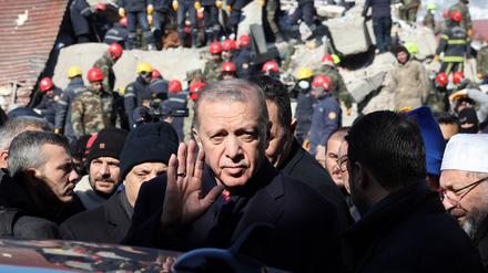 Der türkische Präsident Recep Tayyip Erdogan im Erdbebengebiet