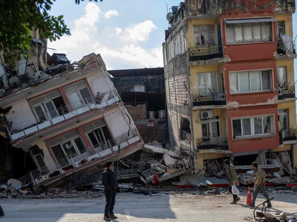 Zerstörte Gebäude in Antakya. Bei den beiden Beben sind Schätzungen zufolge etwa 6000 Gebäude eingestürzt.