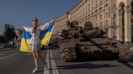 Parade der Panzerwracks in Kiew: Am eigenen Unabhängigkeitstag feiert Kiew sich vor allem selbst.