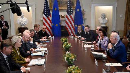 US-Präsident Joe Biden trifft sich mit EU-Kommissionspräsidentin Ursula von der Leyen und EU-Ratspräsident Charles Michel im Weißen Haus.