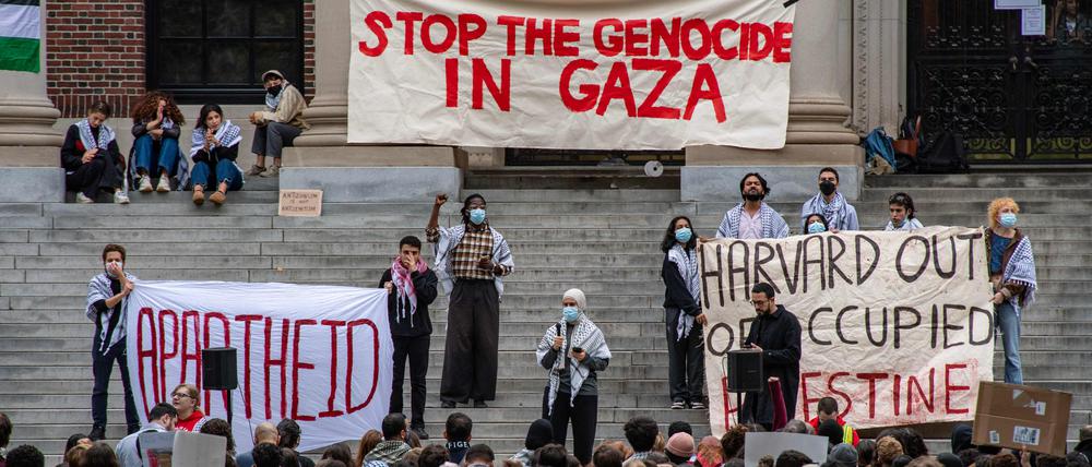 Eine Kundgebung für Gaza an der Harvard Universität Mitte Oktober. Jüdische Studierende beklagen eine fehlende Solidarität mit den Opfern der Hamas-Attacke. 