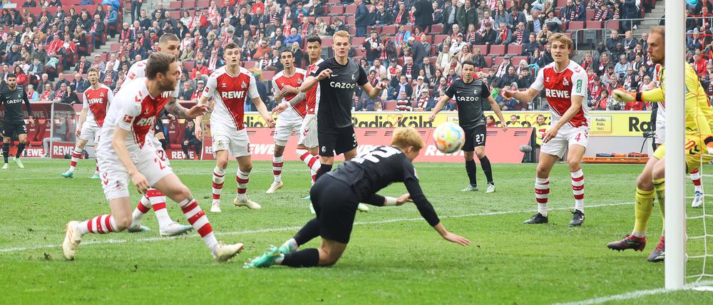 Ritsu Doan erzielt den 1:0-Siegtreffer für den SC Freiburg beim 1. FC Köln.