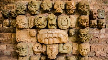 Der Maya-Tempel in Copan ist selbst nach über tausend Jahren noch reich verziert. Das Geheimnis der Stabilität von Stuckarbeiten ist nun gelüftet. 