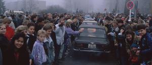 Wiedervereinigungskonvoi: Deutsche-deutsche Willkommensgrüße am 9. November 1989.  