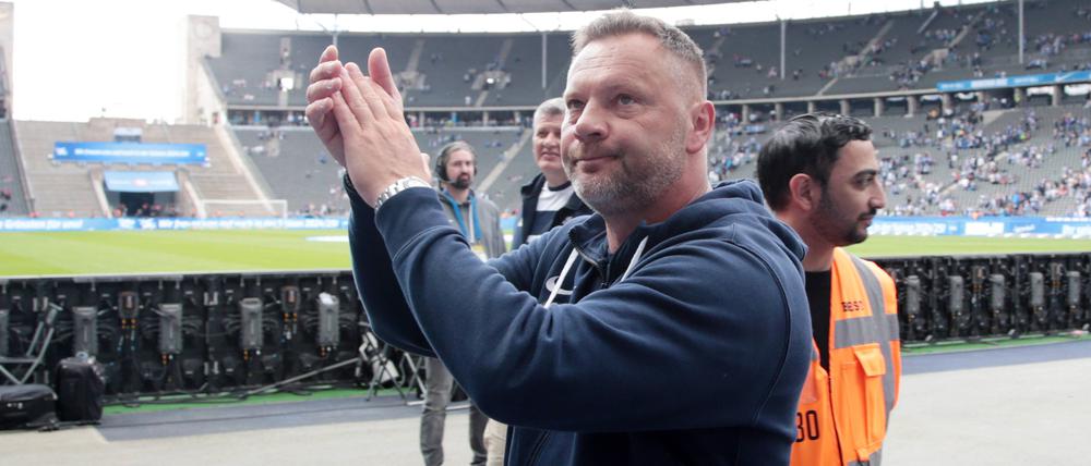 Hertha-Trainer Pal Dardai auf Abschiedstour bei den eigenen Fans. 
